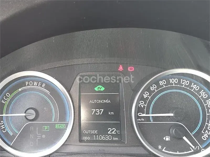 Usado Toyota Auris Hybrid Advance 136 CV (100 kW) 2013 Gris / plata Berlina
