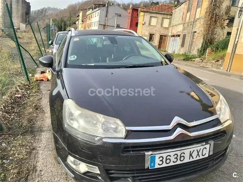 Usado Citroën C5 114 CV (83 kW) 2014 Negro Familiar