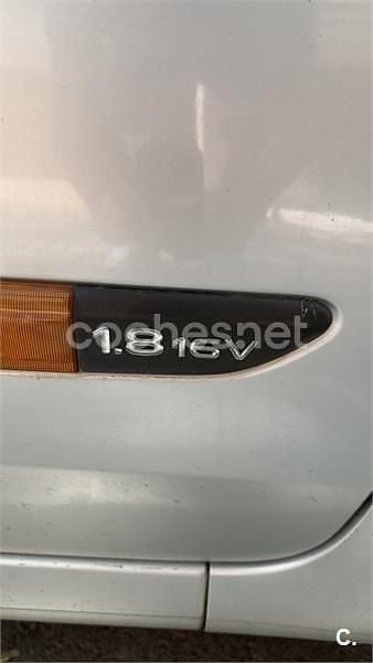 Gris / plata Usado 2001 Renault Laguna II Dynamique Berlina | 1000 € (Buen precio) - Imagen 1/1