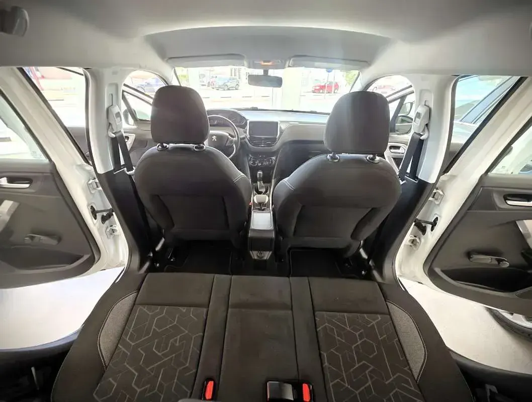 Usado Peugeot 2008 Style 110 CV (80 kW) 2017 Blanco SUV