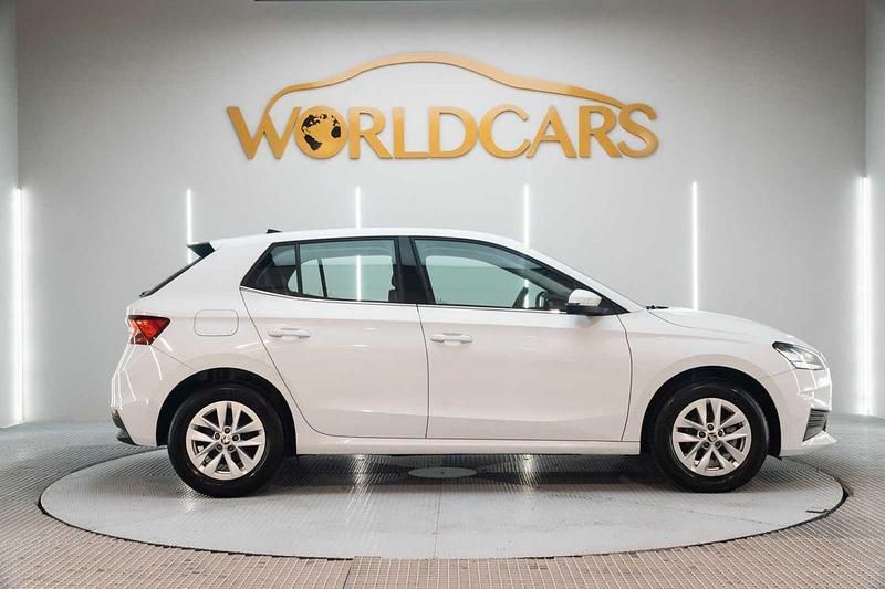 Usado Skoda Fabia 95 CV (69 kW) 2022 Blanco Berlina