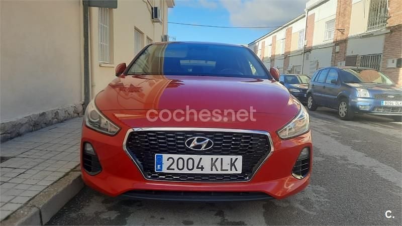 Rojo Usado 2018 Hyundai i30 Berlina | 8500 € (Buen precio) - Imagen 1/4