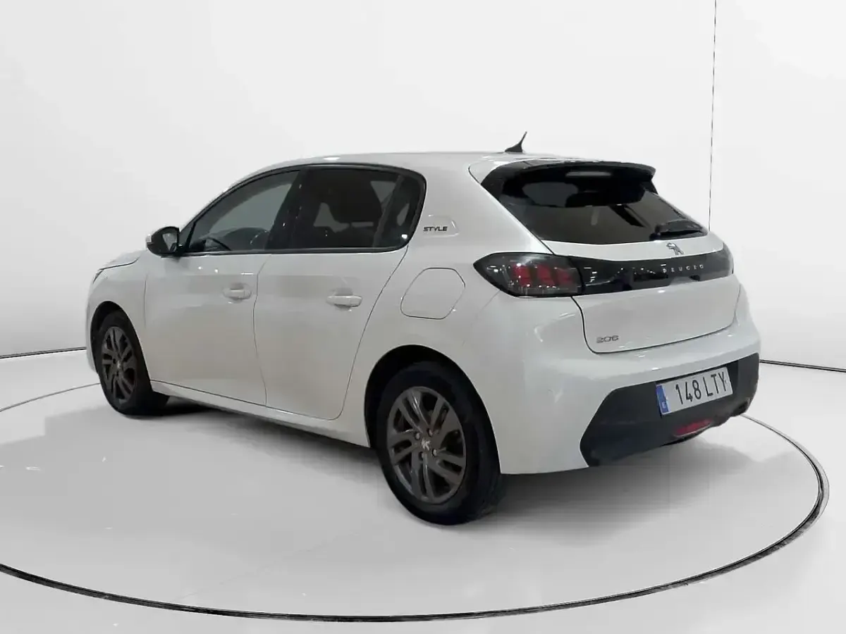 Usado Peugeot 208 Style 100 CV (73 kW) 2021 Blanco Utilitario