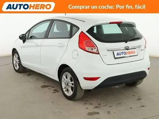Usado Ford Fiesta Trend 100 CV (73 kW) 2017 Blanco Berlina