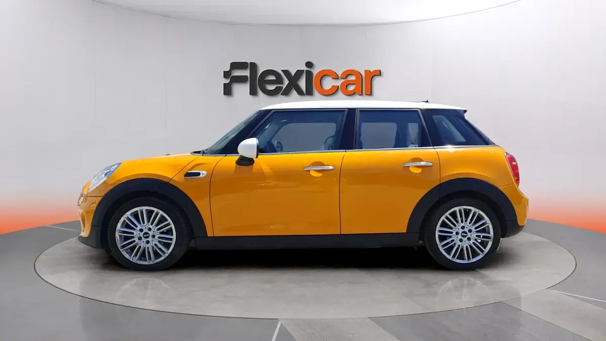 Usado Mini Cooper 136 CV (100 kW) 2017 Amarillo Utilitario