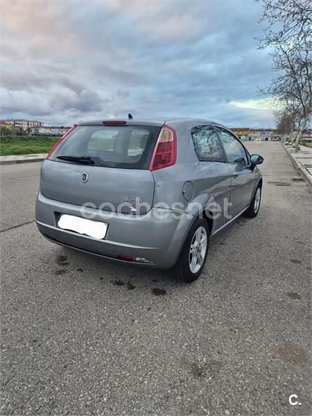 Usado Fiat Grande Punto Active 75 CV (55 kW) 2006 Gris / plata Utilitario