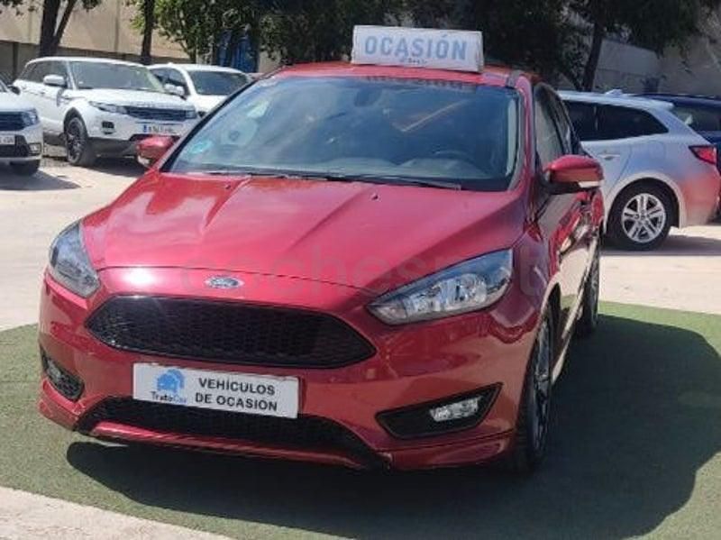 Usado Ford Focus ST-Line 125 CV (91 kW) 2016 Rojo Berlina