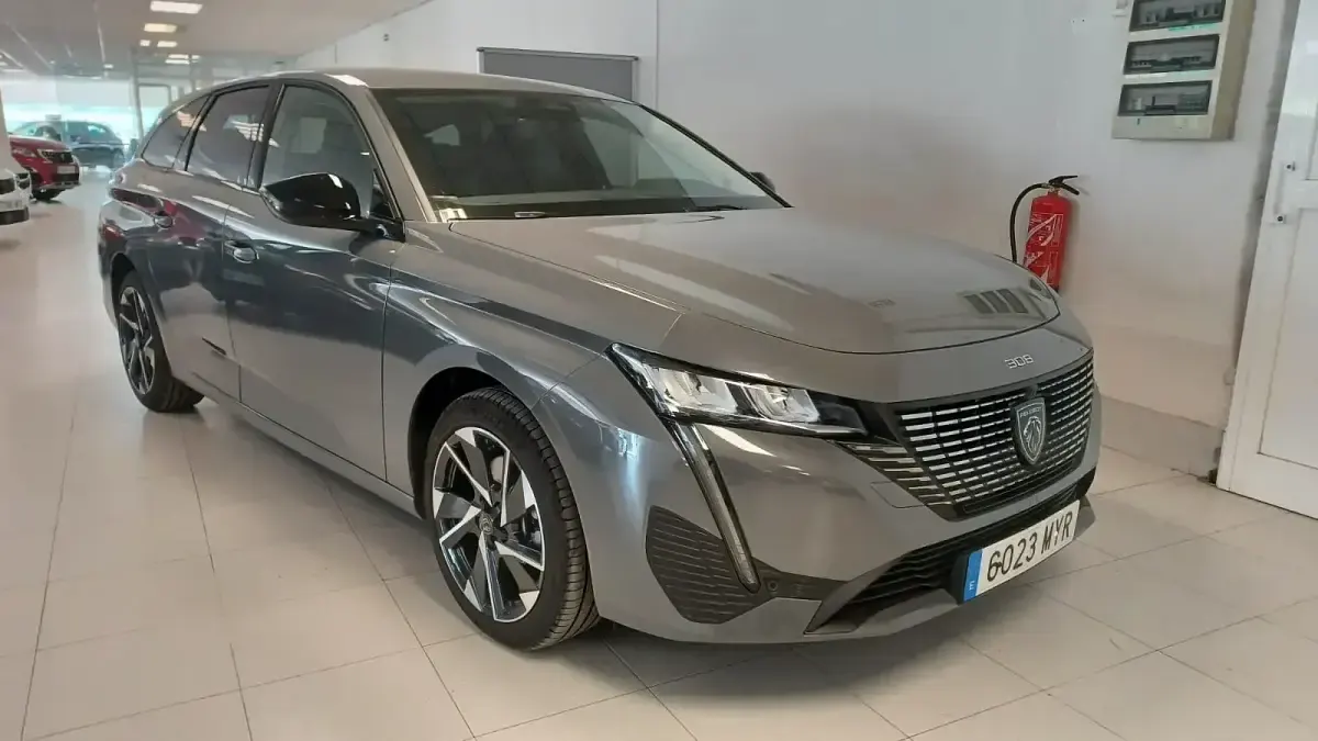 Usado Peugeot 308 SW Allure 136 CV (100 kW) 2025 Gris Familiar