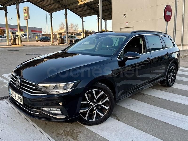 Usado VW Passat 122 CV (89 kW) 2021 Negro Familiar