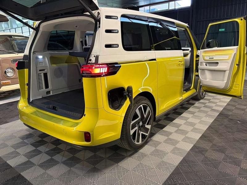 Begagnad VW ID. Buzz Edition 150 kW (204 HK) 2023 Grön Minibuss