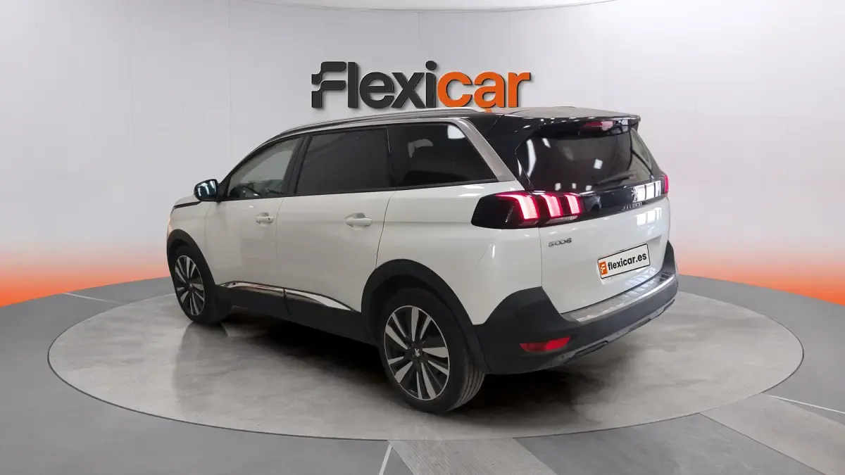 Usado Peugeot 5008 Allure 130 CV (95 kW) 2019 Blanco SUV
