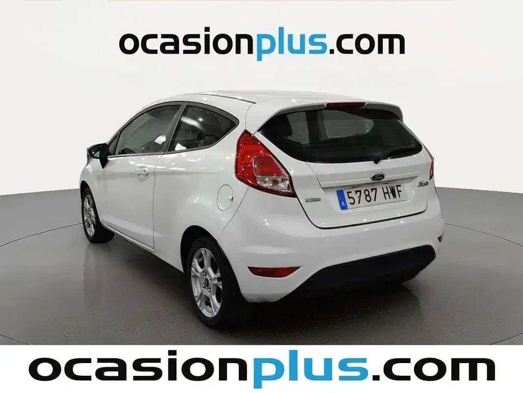 Usado Ford Fiesta Trend 101 CV (74 kW) 2014 Blanco Utilitario