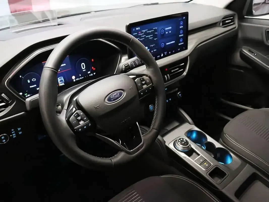 Usado Ford Kuga Active X 243 CV (178 kW) 2025 Plateado SUV