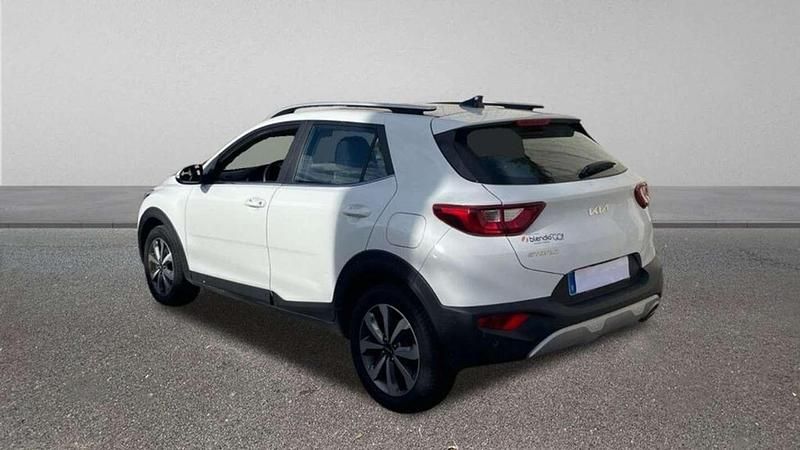 Usado Kia Stonic 84 CV (61 kW) 2023 Blanco SUV