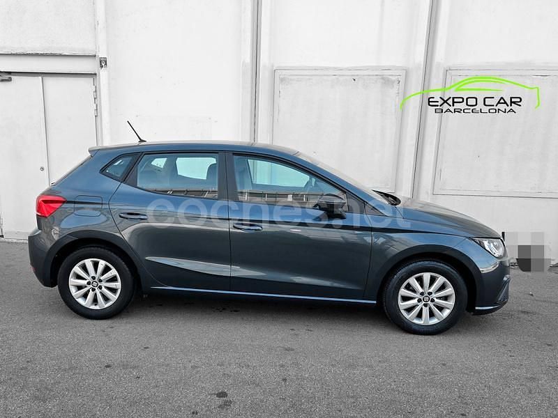 Usado Seat Ibiza Reference 80 CV (58 kW) 2018 Gris / plata Berlina