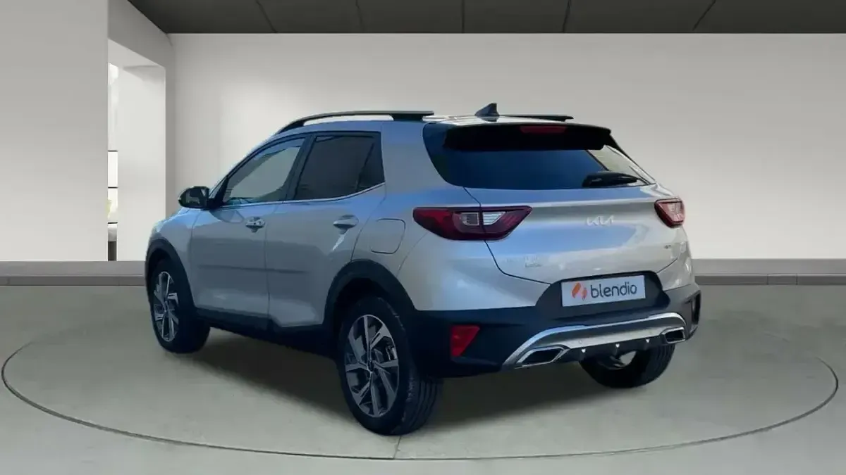 Käytetty Kia Stonic GT-Line 100 HP (73 kW) 2024 Hopea Katumaasturi