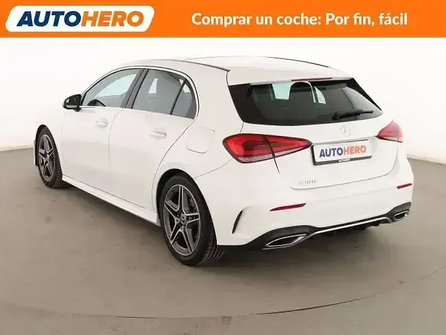 Usado Mercedes A180 AMG line 136 CV (100 kW) 2020 Blanco Berlina