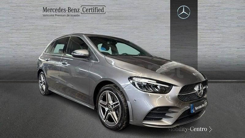 Usado Mercedes B250e AMG line 218 CV (160 kW) 2025 Gris / plata Monovolumen