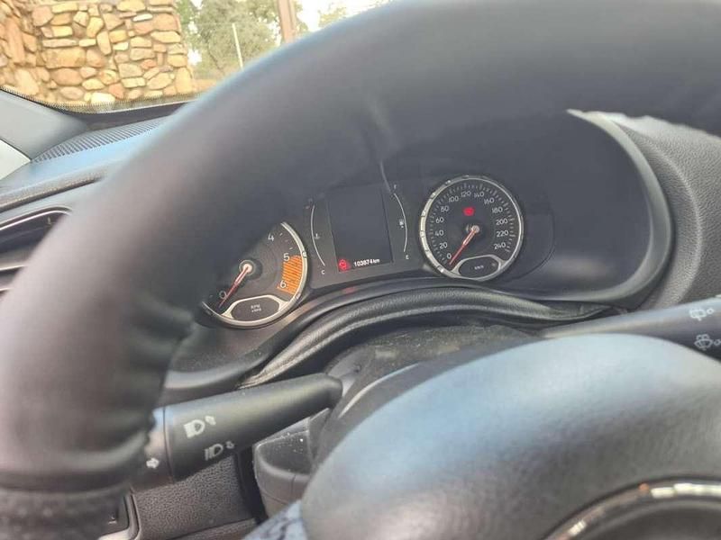 Usado Jeep Renegade Night Eagle 140 CV (102 kW) 2019 Blanco SUV