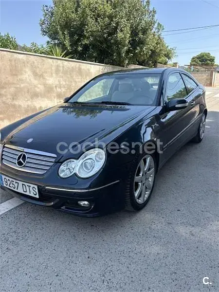 Usado Mercedes C180 143 CV (105 kW) 2005 Gris / plata Berlina