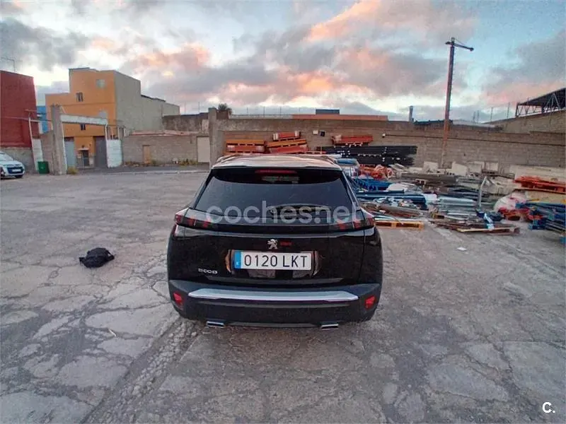 Usado Peugeot 2008 Allure 130 CV (95 kW) 2020 Negro SUV