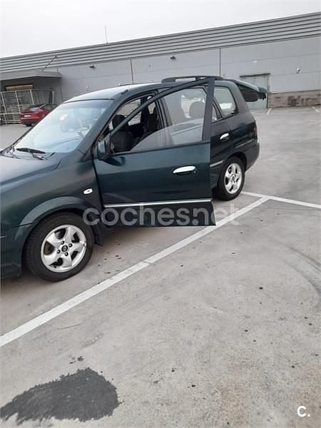 Usado Kia Carens LX 112 CV (82 kW) 2006 Negro Monovolumen