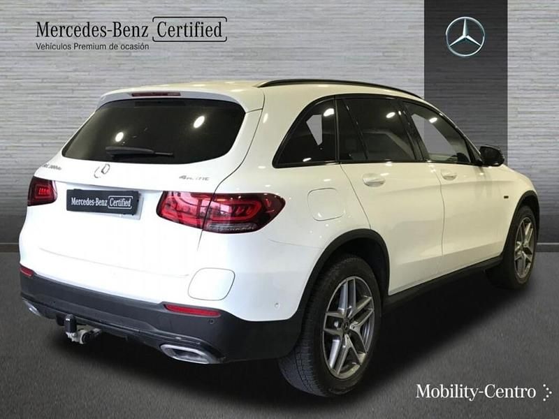 Usado Mercedes GLC300 AMG line 194 CV (142 kW) 2020 Blanco polar  pintura unicolor