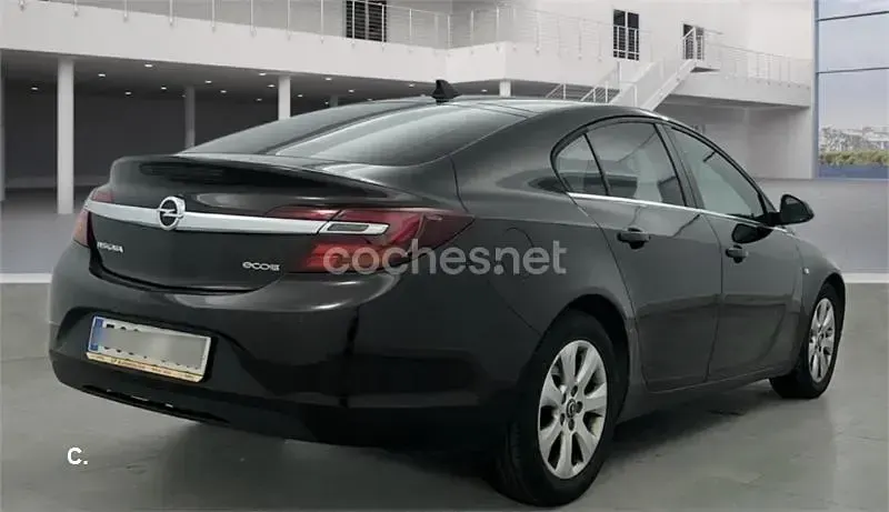 Usado Opel Insignia Selective 140 CV (102 kW) 2015 Marrón Berlina