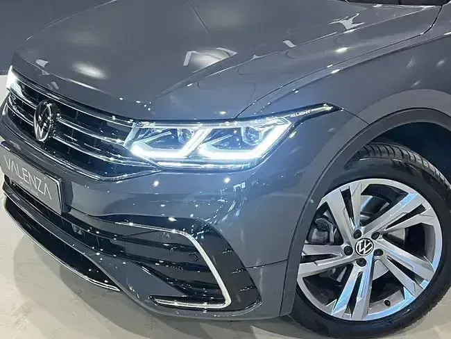 Usado VW Tiguan R-line 190 CV (139 kW) 2023 Gris SUV