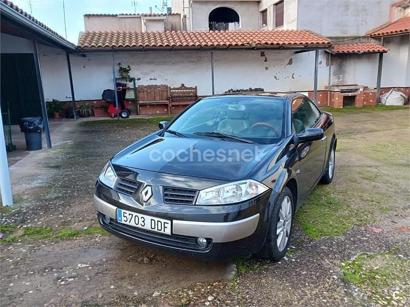 Usado Renault Mégane Cabriolet Privilege 120 CV (88 kW) 2004 Negro Descapotable