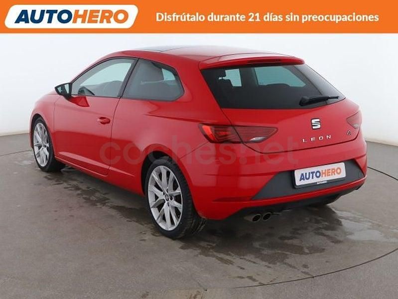 Usado Seat Leon FR 150 CV (110 kW) 2017 Rojo Coupe