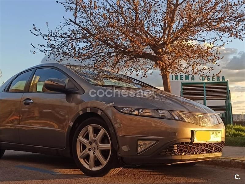 Beige Usado 2008 Honda Civic Sport Berlina | 6000 € (Precio justo) - Imagen 1/4