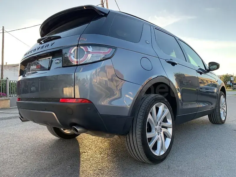 Usado Land Rover Discovery Sport HSE Luxury 150 CV (110 kW) 2018 Gris / plata SUV