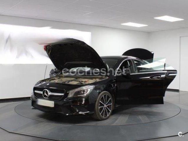 Usado Mercedes CLA200 136 CV (100 kW) 2014 Negro Berlina
