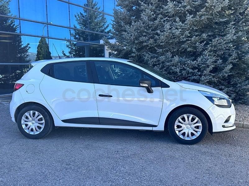 Begagnad Renault Clio IV Intens 72 HK (52 kW) 2019 Grå Sedan