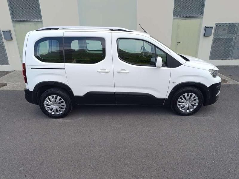 Usado Peugeot Rifter Access 100 CV (73 kW) 2019 Blanco Monovolumen
