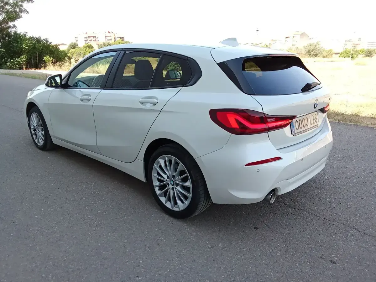 Usado BMW 118 136 CV (100 kW) 2022 Blanco Utilitario