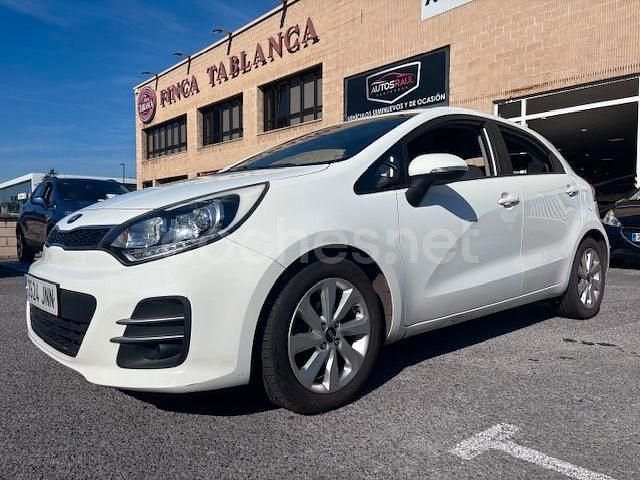Blanco Usado 2016 Kia Rio Berlina | 10.900 € (Caro) - Imagen 1/4