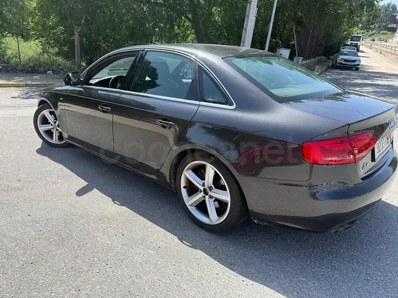 Usado Audi A4 S-Line 143 CV (105 kW) 2009 Gris / plata Berlina