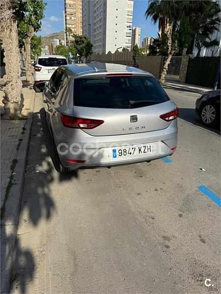 Usado Seat Leon Style 115 CV (84 kW) 2019 Gris / plata Berlina