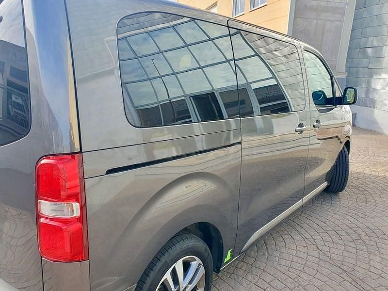 Usado Peugeot Traveller Business-Line 177 CV (130 kW) 2020 Gris / plata Monovolumen