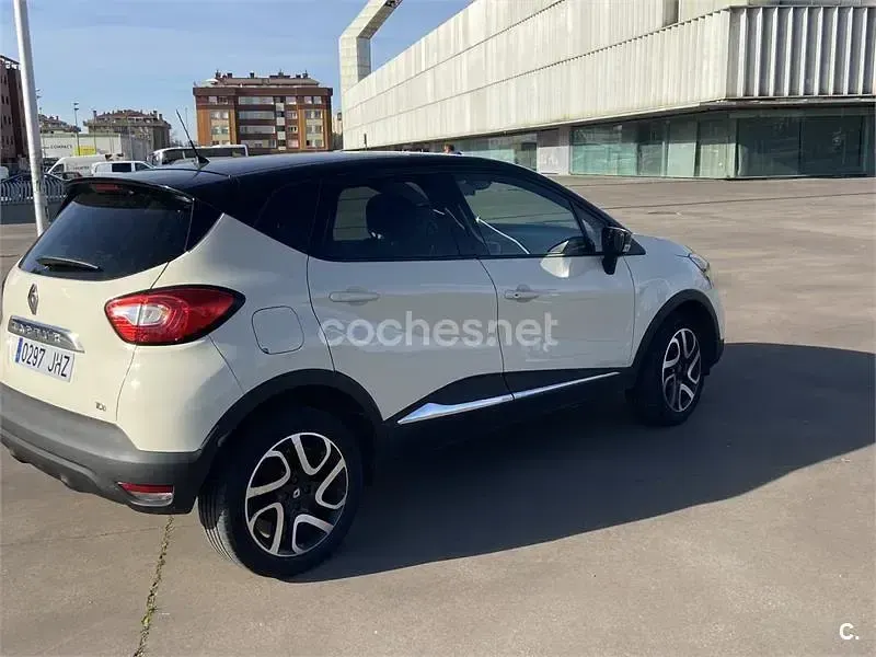 Usado Renault Captur Zen 90 CV (66 kW) 2015 Blanco SUV