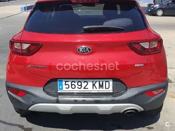 Usado Kia Stonic 120 CV (88 kW) 2018 Rojo SUV