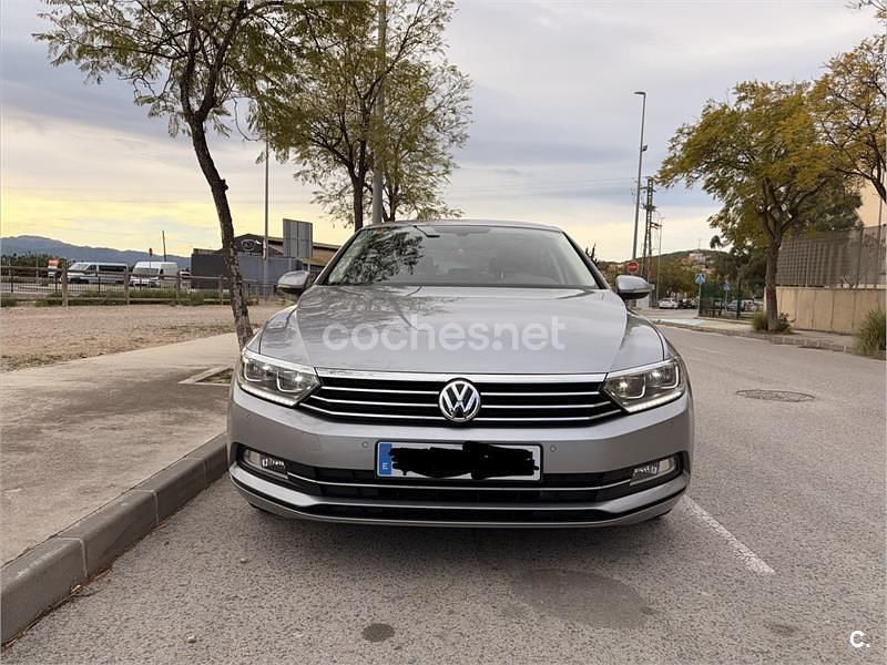 Usado VW Passat Advance 120 CV (88 kW) 2018 Gris / plata Berlina