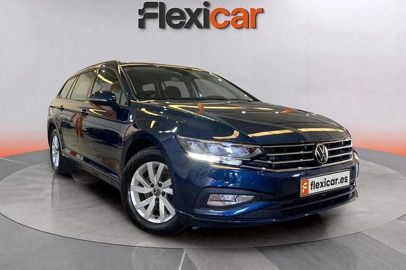Azul Usado 2021 VW Passat Business Familiar | 18.990 € (Precio justo) - Imagen 1/4