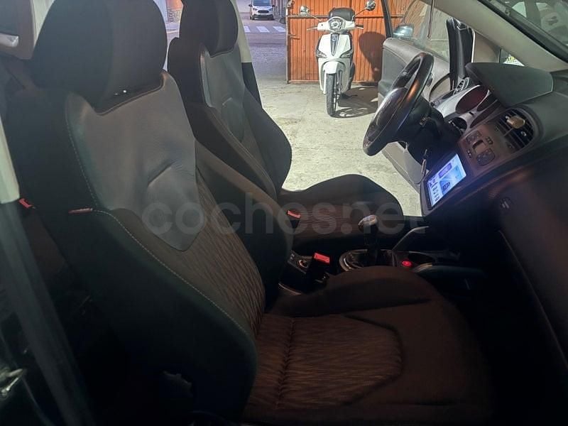 Usado Seat Altea FR 170 CV (125 kW) 2007 Negro Monovolumen