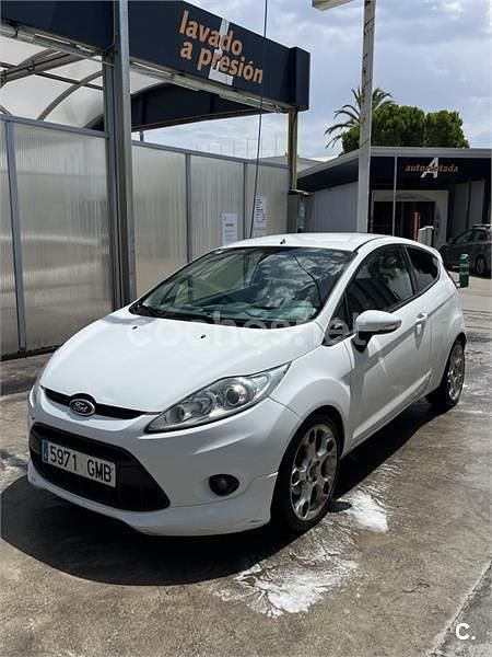 Blanco Usado 2009 Ford Fiesta Sport Utilitario | 3900 € (Un poco caro) - Imagen 1/4