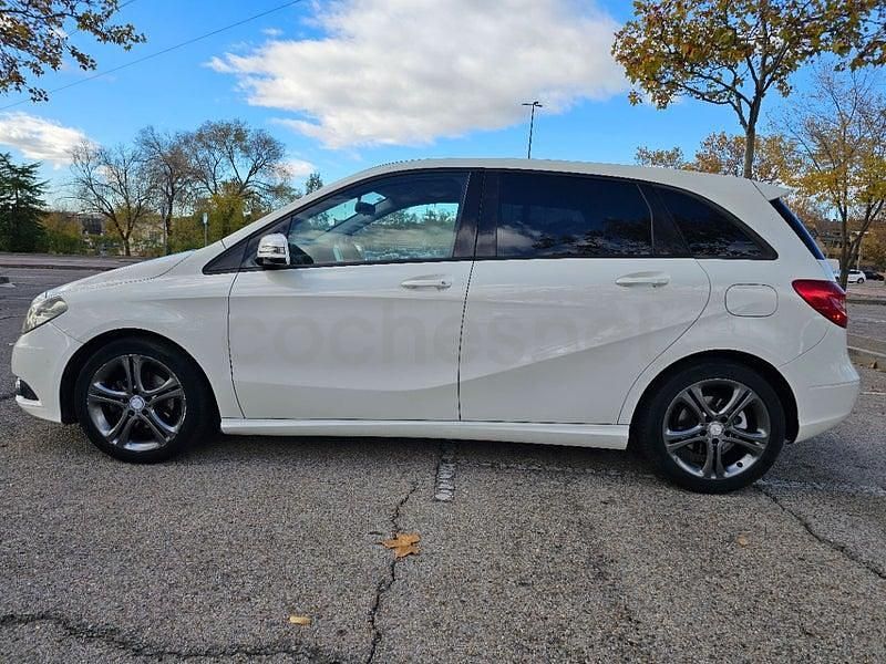 Usado Mercedes B180 109 CV (80 kW) 2015 Blanco Monovolumen