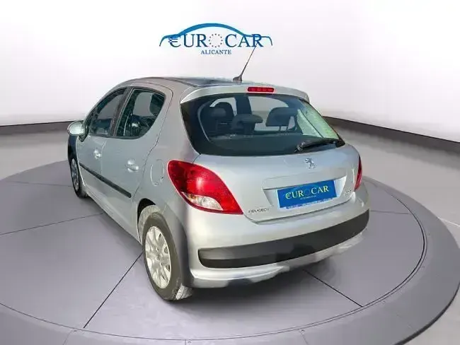 Usado Peugeot 207 Envy 75 CV (55 kW) 2010 Gris Utilitario