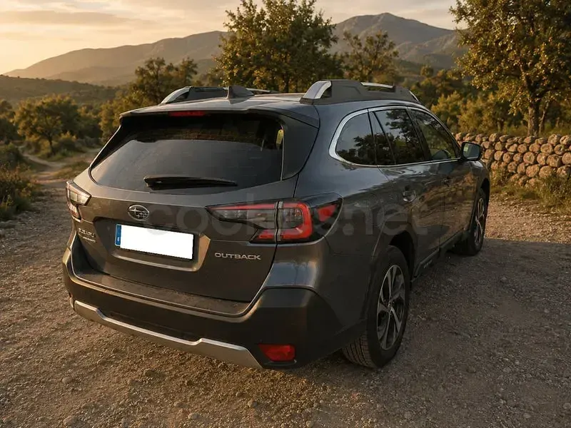 Usado Subaru Outback 169 CV (124 kW) 2022 Gris / plata Familiar